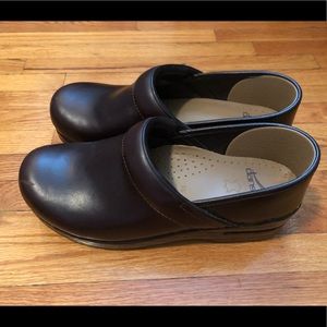 Brown Dansko clogs size 39